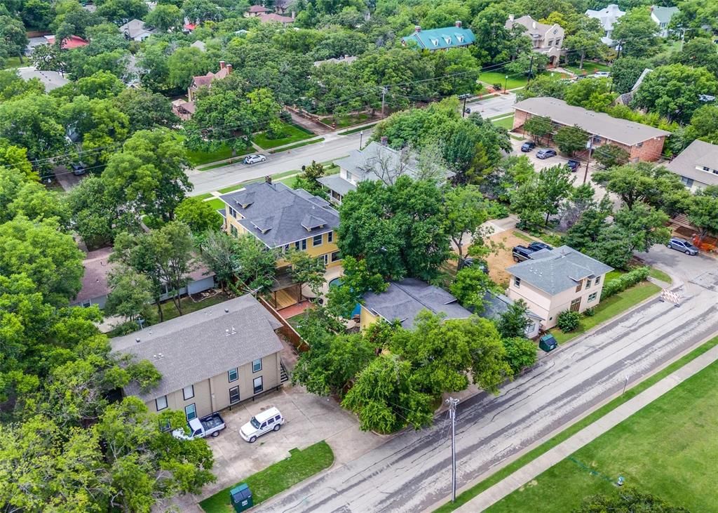 Photo of 716 W Oak Street, Denton, TX 76201 (MLS # 21246713)