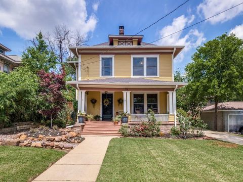 Photo of 716 W Oak Street, Denton, TX 76201 (MLS # 21246713)