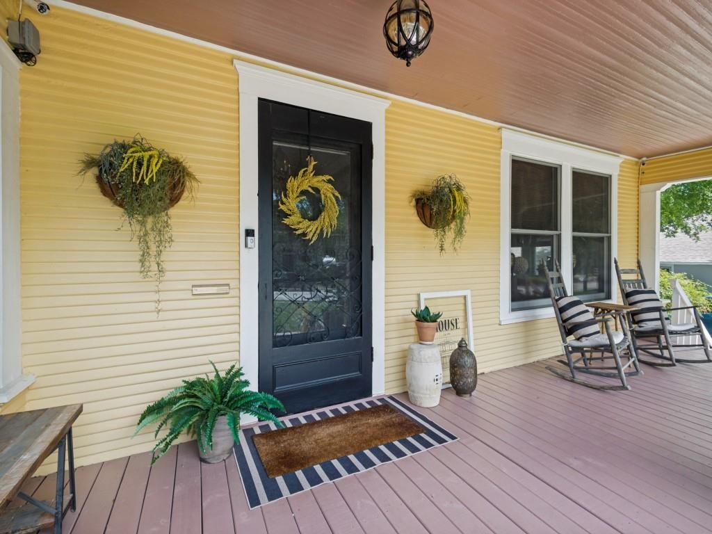 Photo of 716 W Oak Street, Denton, TX 76201 (MLS # 21246713)