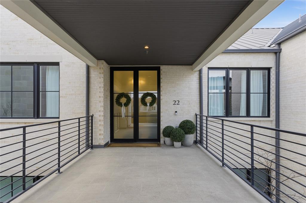 320 O'Connor Ridge Boulevard 22