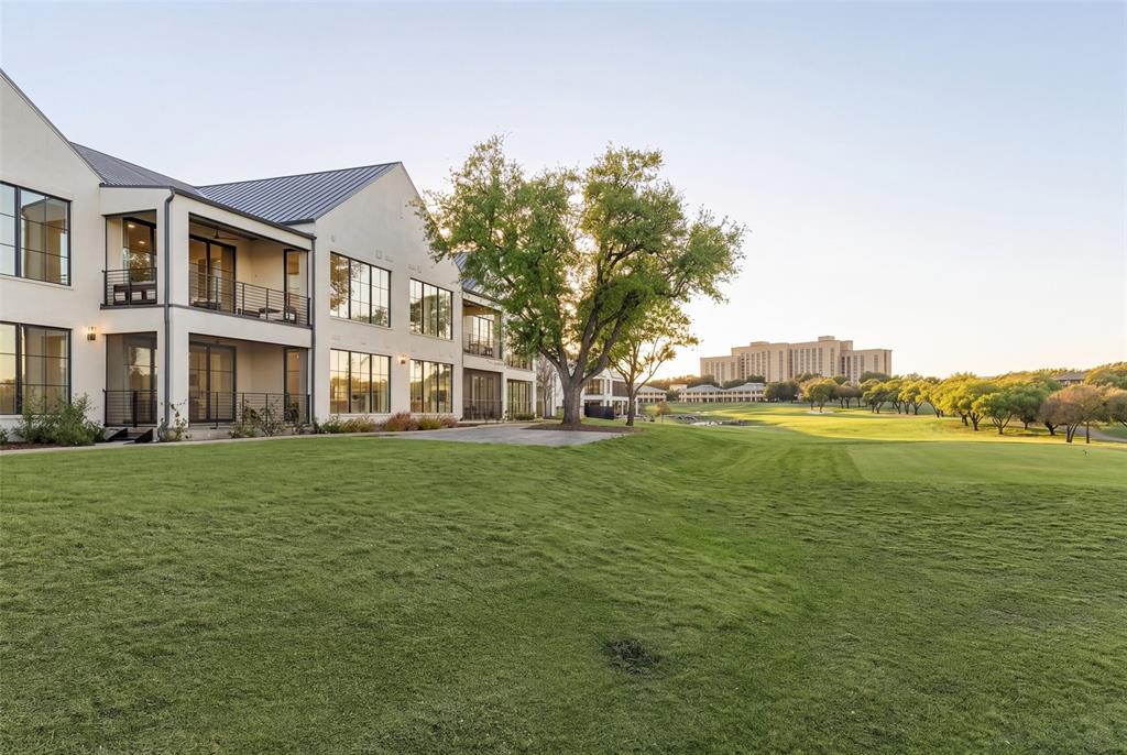 320 O'Connor Ridge Boulevard 22