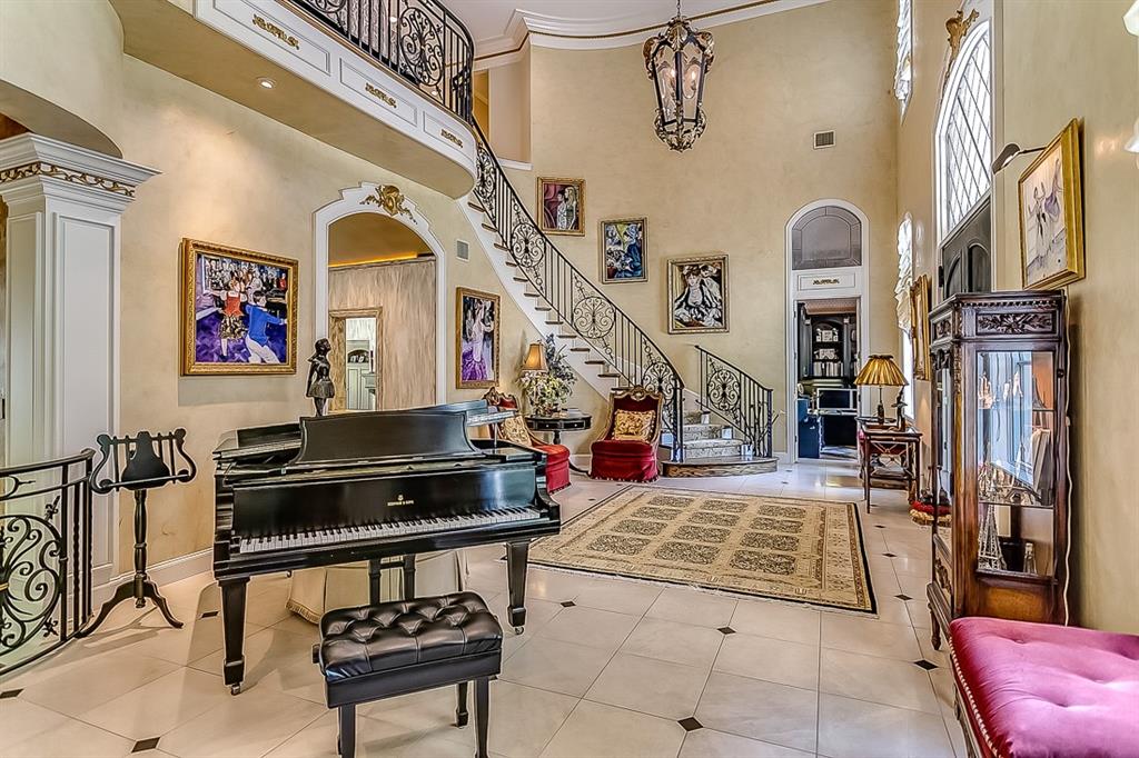 370 Oakwood Trail
