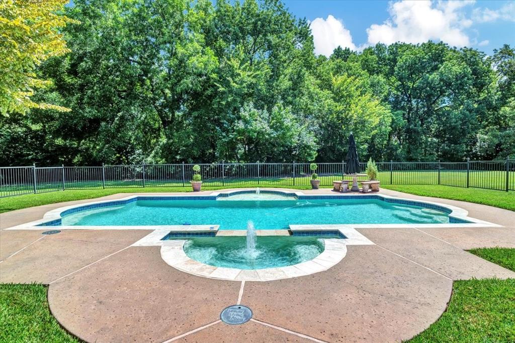 370 Oakwood Trail