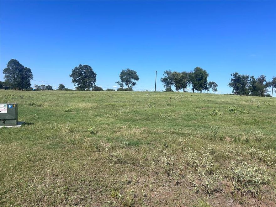 Welcome to Post Oaks Lakes. This 2.11 acre residential lot is ready fro you to build your dream home. Gentle rolling topography with a couple large oak trees. There are some restrictions but no HOA. Sit build homes only, bardominiums are allowed with plan approval.