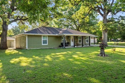 A home in Bonham