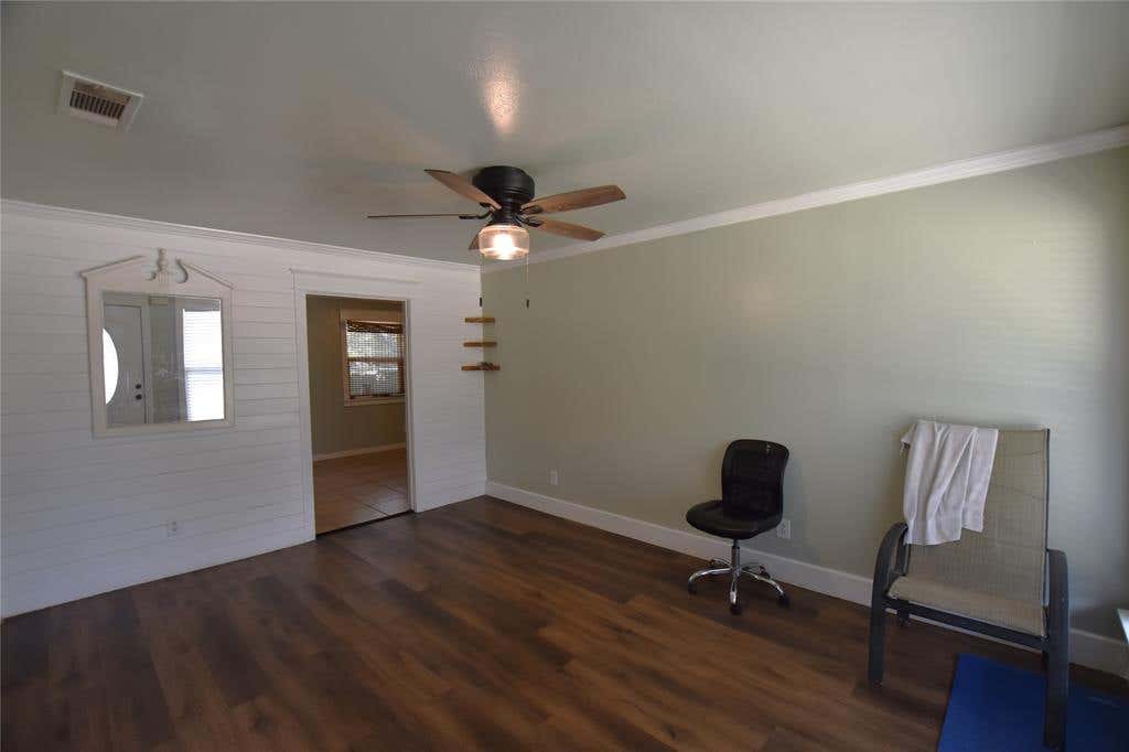 Photo of 1718 Summit Street, Mesquite, TX 75149 (MLS # 21336418)