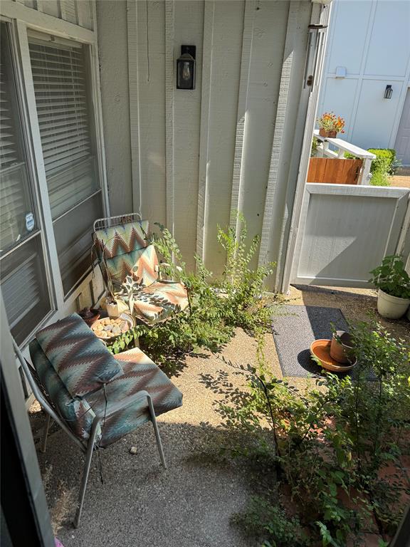 Los Nogales Condo - Residential