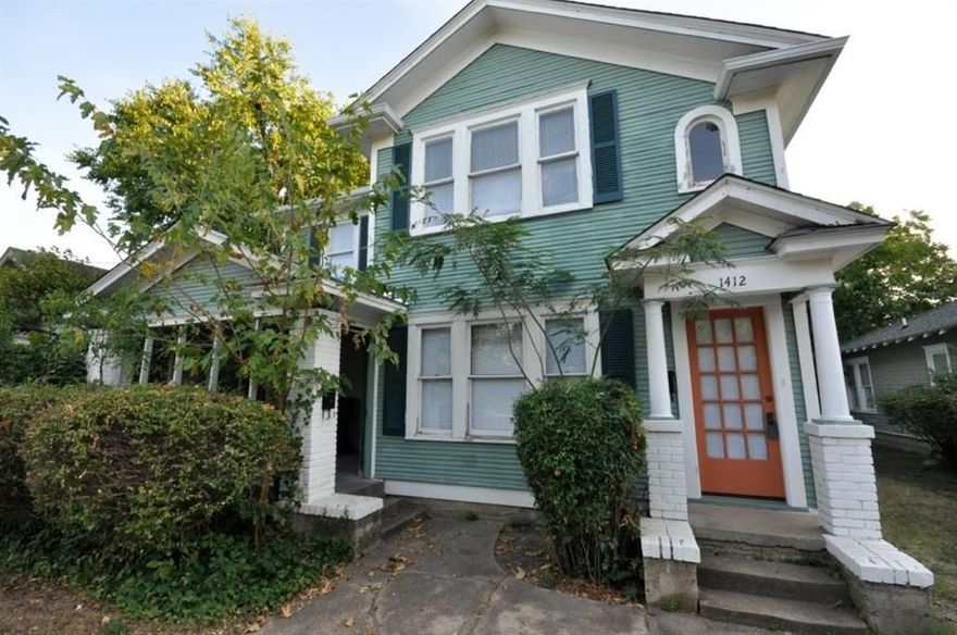 *See 3D Virtual Tour* Just minutes from the vibrant Bishop Arts District, this stylish upstairs unit offers the perfect blend of character and comfort. Featuring hardwood floors throughout, a classic brick fireplace, high ceilings, and thoughtfully designed Restoration Hardware-inspired finishes. Enjoy spacious living with oversized bedrooms, generous closet space, and a large living area. The shared backyard provides plenty of room to relax or entertain.