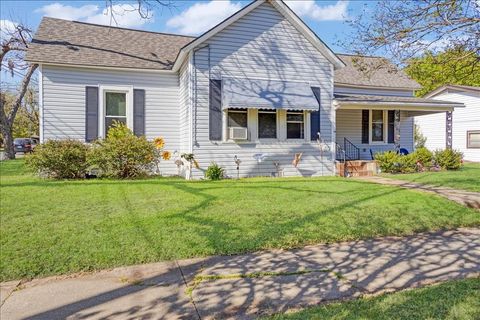 1231 W Woodard Street Denison TX 75020