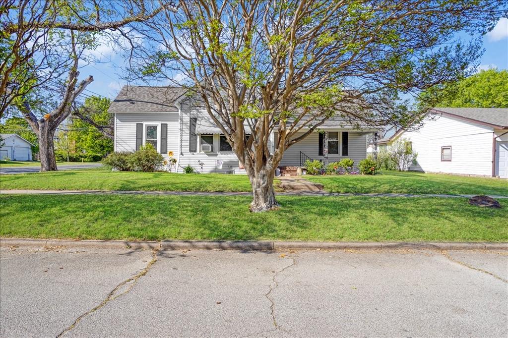 1231 W Woodard Street