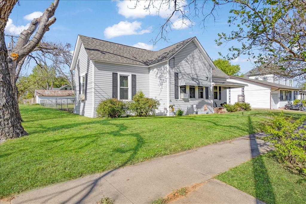 1231 W Woodard Street