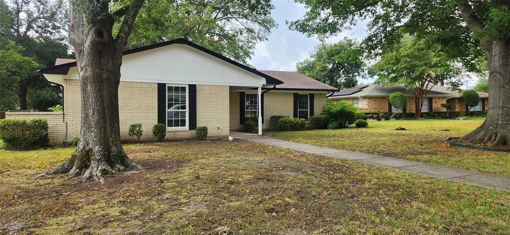 2821 Windy Drive