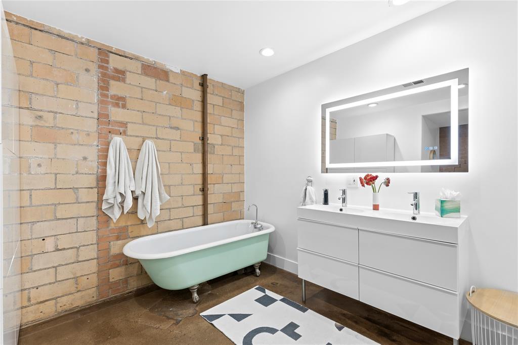 Crowdus & Akard - Residential