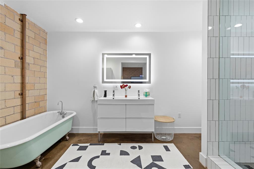 Crowdus & Akard - Residential
