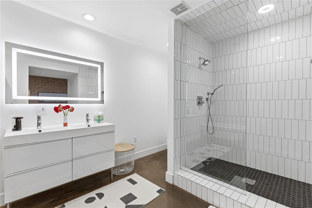 Crowdus & Akard - Residential