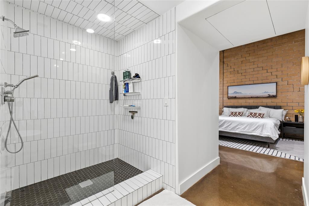 Crowdus & Akard - Residential