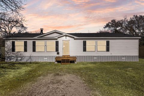 Photo of 1906 Evelyn Street, Hawk Cove, TX 75474 (MLS # 21178837)