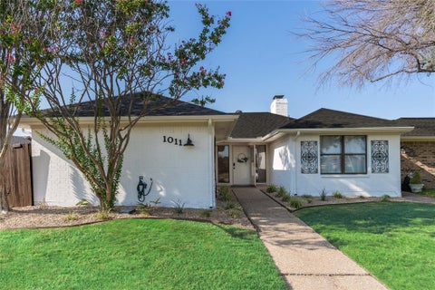 Photo of 1011 Wimbledon Lane, Plano, TX 75075 (MLS # 21398660)