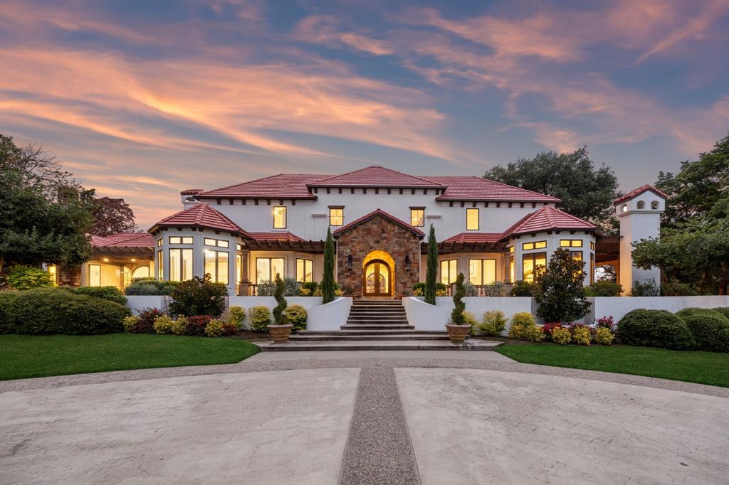 1900 Shady Oaks Drive