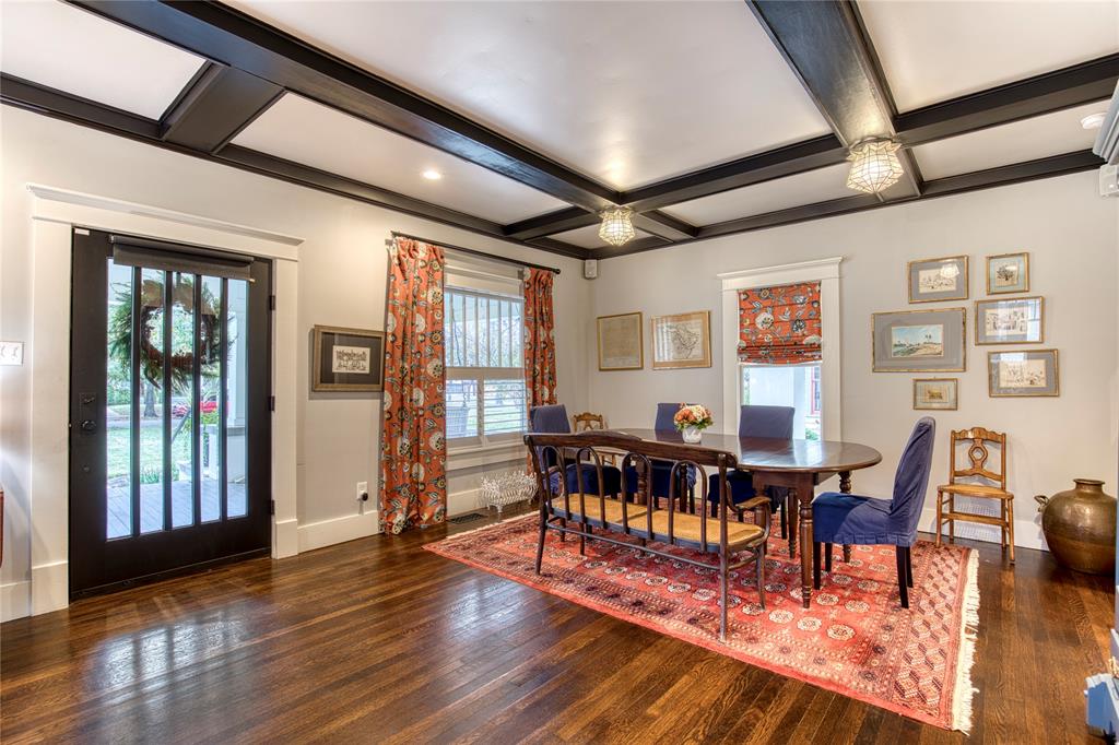 211 N Rosemont Avenue