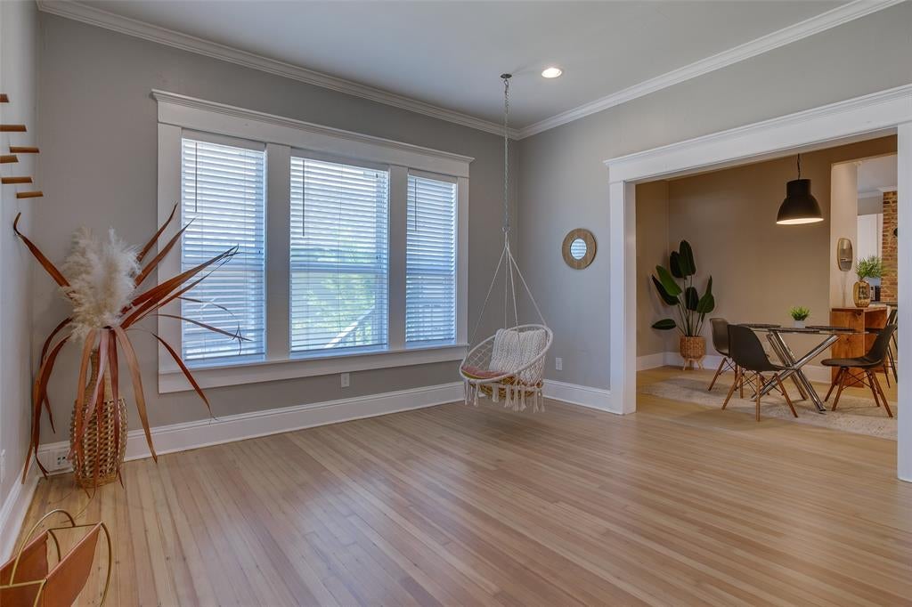 413 W 9th Street