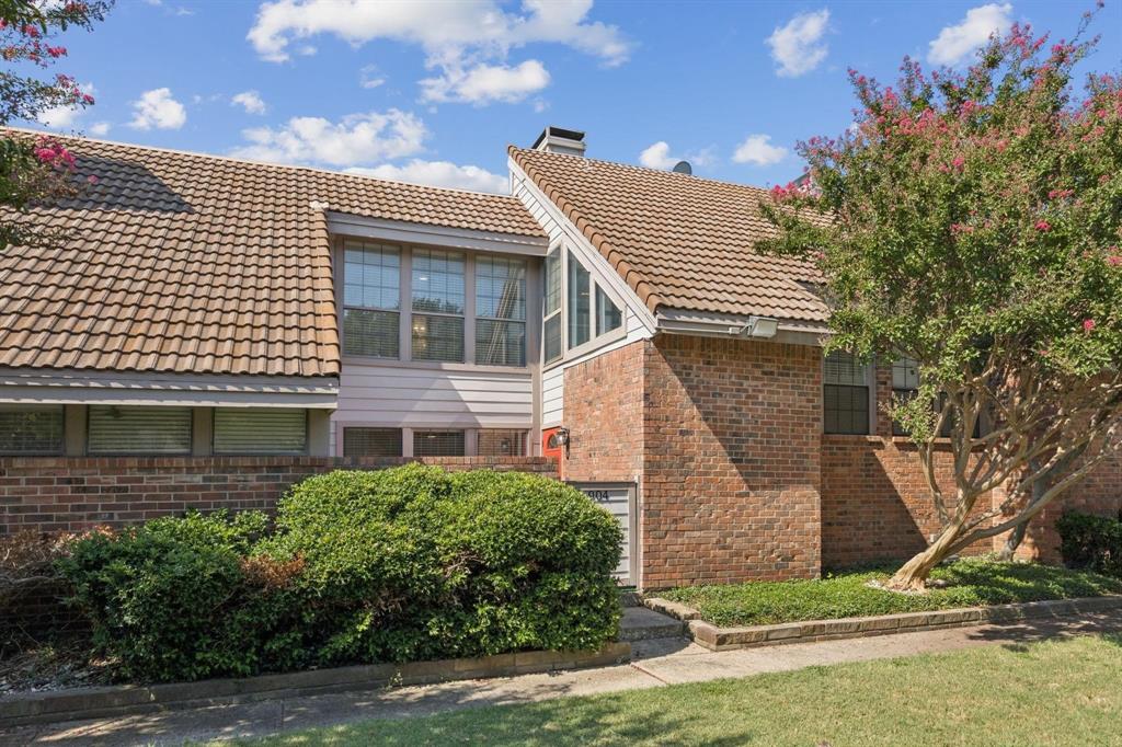 LA BUEÑA VIDA - Residential Lease