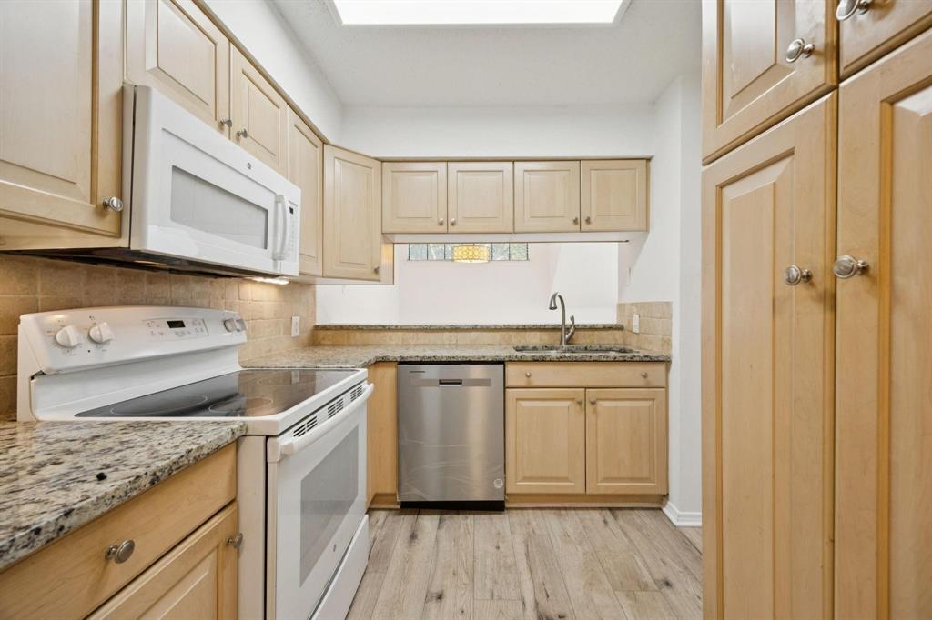 LA BUEÑA VIDA - Residential Lease