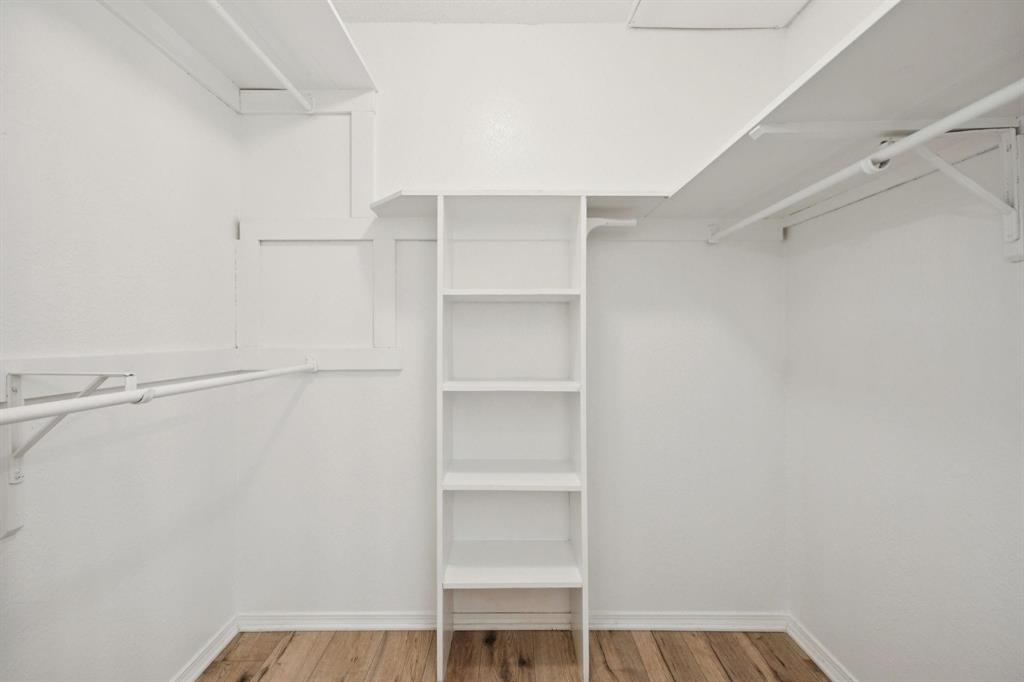 LA BUEÑA VIDA - Residential Lease