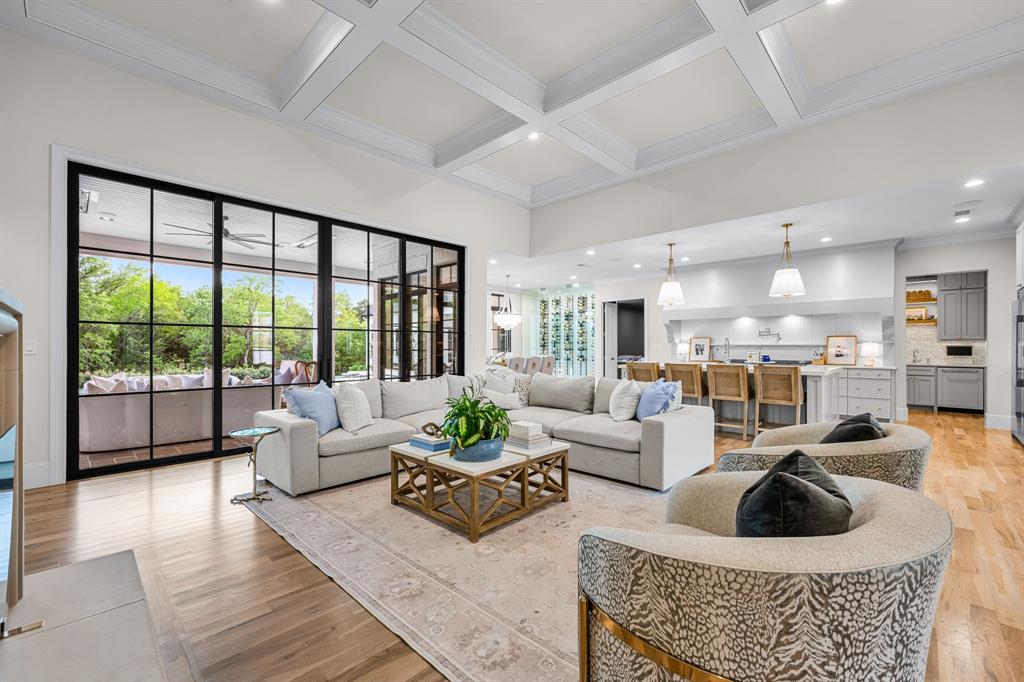 215 Sunset Point Trail