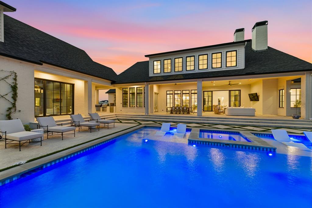 215 Sunset Point Trail