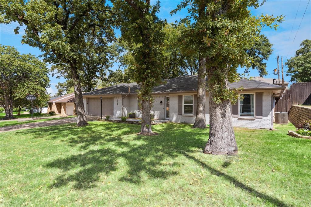 7404 Forrest Lane