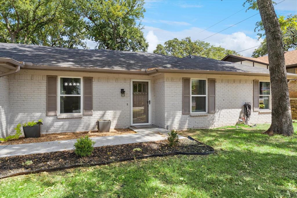 7404 Forrest Lane
