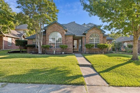 Photo of 4204 Harvest Hill Court, Carrollton, TX 75010 (MLS # 21088269)