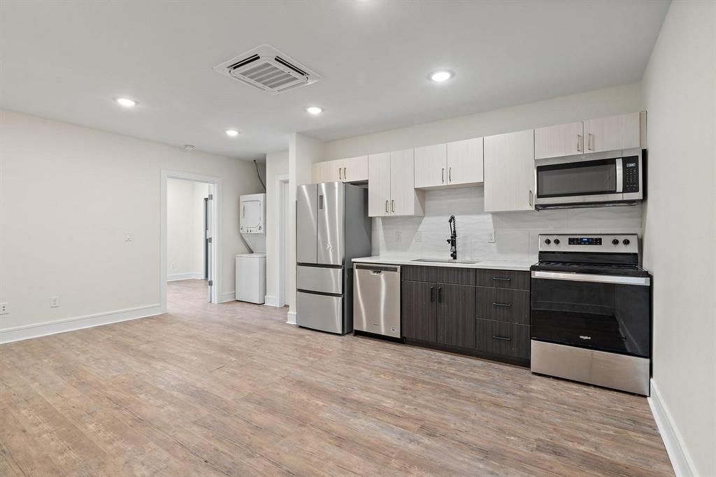 Dicksons East Dallas - Residential Lease