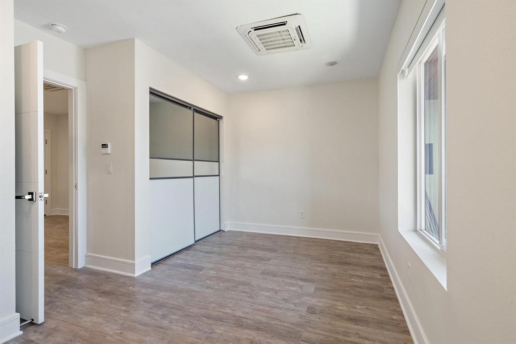 Dicksons East Dallas - Residential Lease