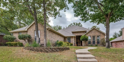 Photo of 1308 Val Verde Court, Denton, TX 76210 (MLS # 21377677)