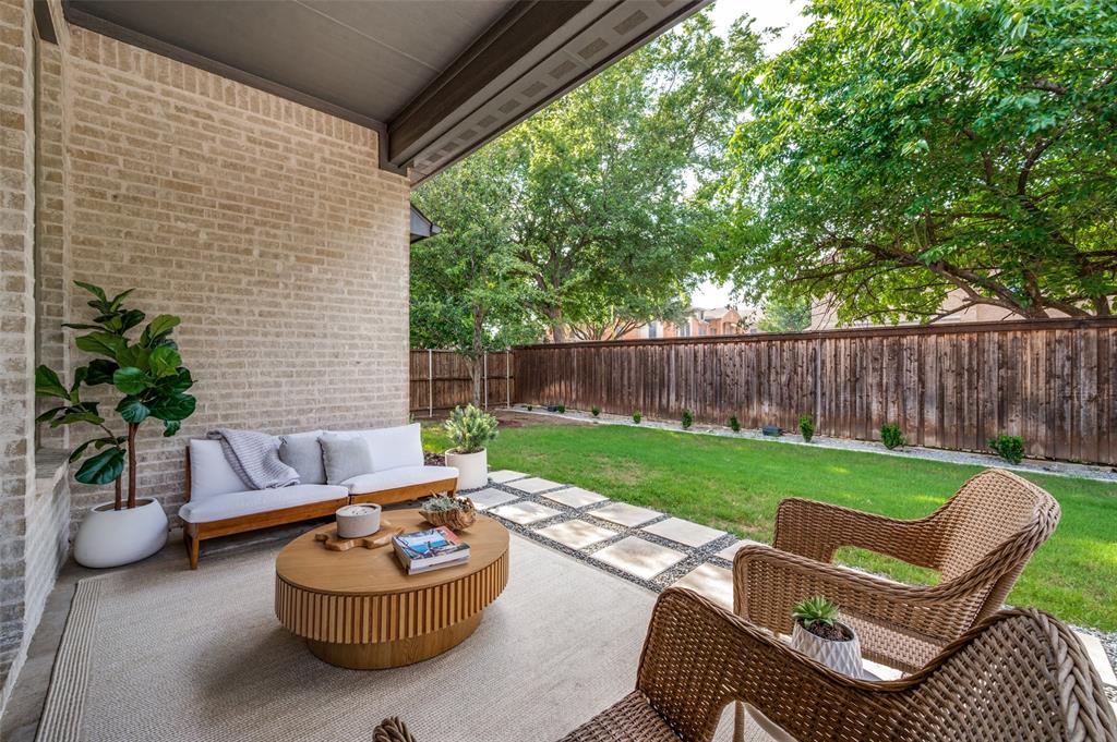 2213 Leslie Lane