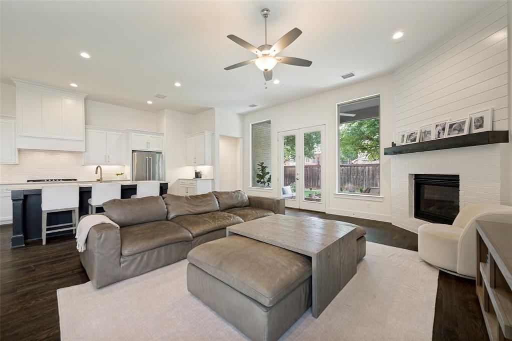 2213 Leslie Lane
