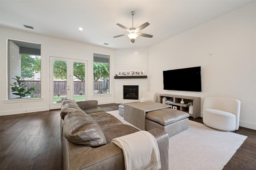 2213 Leslie Lane