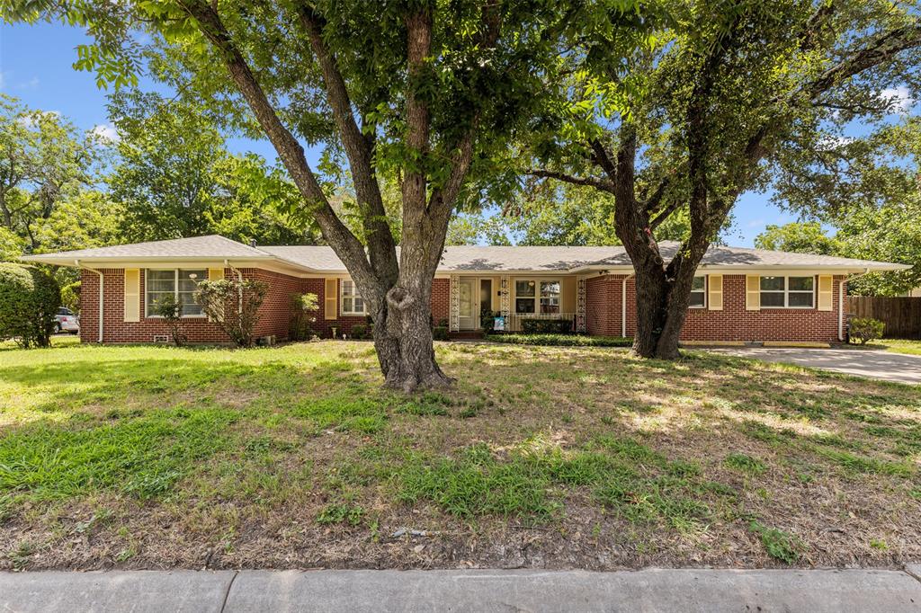 View Cleburne, TX 76033 house