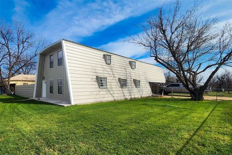 401 E Pierce Street Winters TX 79567