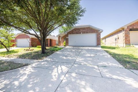 Photo of 1014 Savage Drive, Denton, TX 76207 (MLS # 21258202)