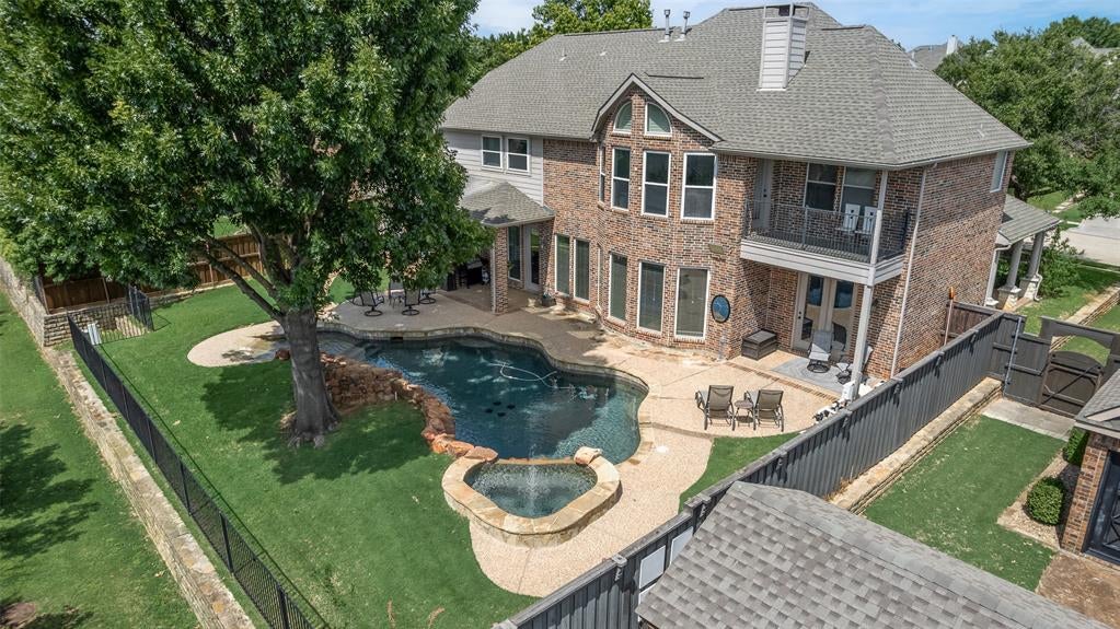 2625 Huntly Lane