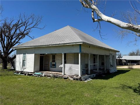 320 N 5th Street Lott TX 76656