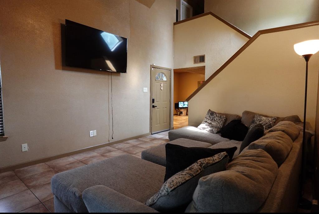 5527 Creek Valley Drive