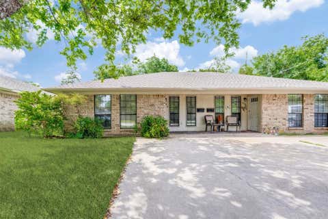 Photo of 808 W Belden Street #806, Sherman, TX 75092 (MLS # 21332350)