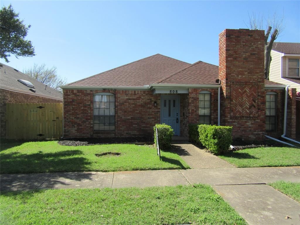 Photo of 808 Woodway Lane, Richardson, TX 75081 (MLS # 21251848)