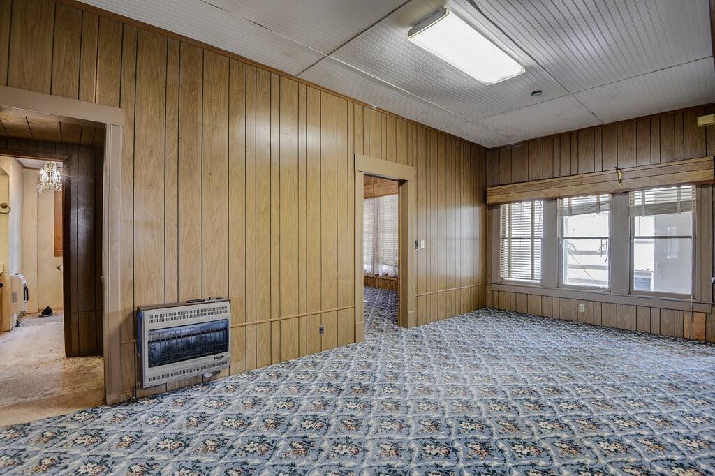 TOWN - Commercial Sale