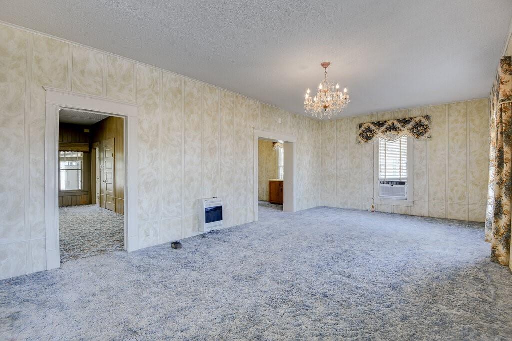 TOWN - Commercial Sale