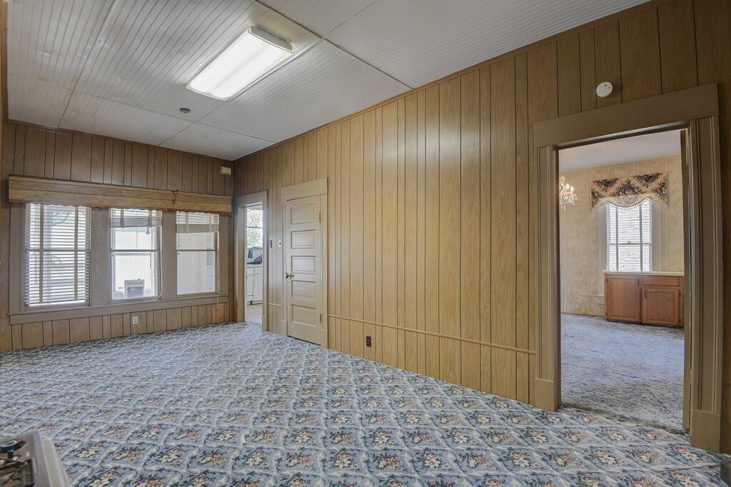 TOWN - Commercial Sale